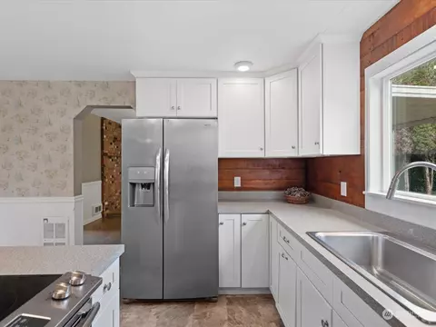 Kitchen - 1909 Summit Ave, Everett, WA 98201 photo 4 of 4