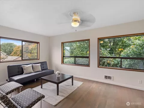 Living - 1909 Summit Ave, Everett, WA 98201 photo 1 of 3