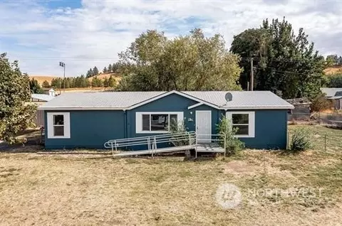 604 Spokane St, Lamont, WA 99017
