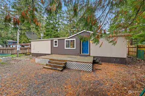 8388 Holly Ln, Maple Falls, WA 98266