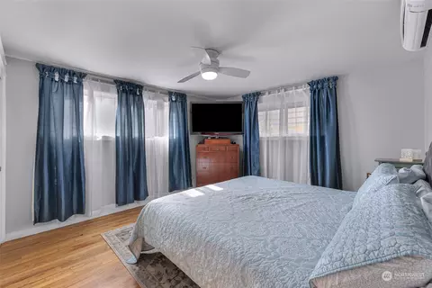 Bedroom - 2211 Jade Ave, Everett, WA 98201 photo 2 of 2