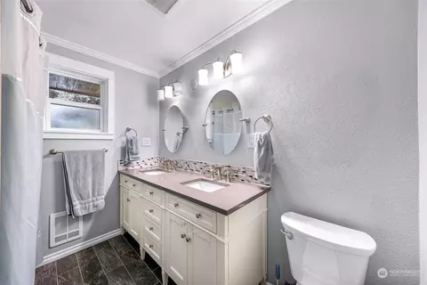 Bath - 2211 Jade Ave, Everett, WA 98201 photo 1 of 1
