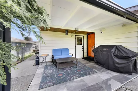 Exterior - 2211 Jade Ave, Everett, WA 98201 photo 9 of 10