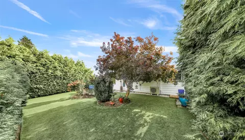Exterior - 2211 Jade Ave, Everett, WA 98201 photo 6 of 10