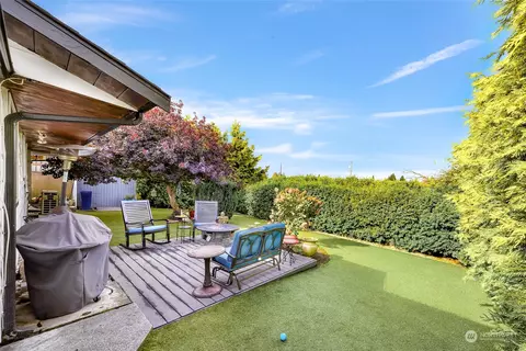Exterior - 2211 Jade Ave, Everett, WA 98201 photo 3 of 10