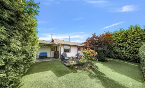 Exterior - 2211 Jade Ave, Everett, WA 98201 photo 4 of 10