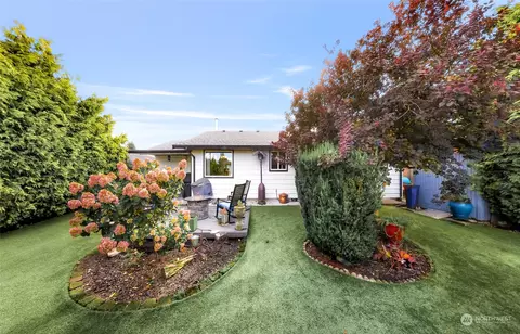 Exterior - 2211 Jade Ave, Everett, WA 98201 photo 5 of 10