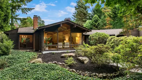 2626 86th Ave NE, Clyde Hill, WA 98004