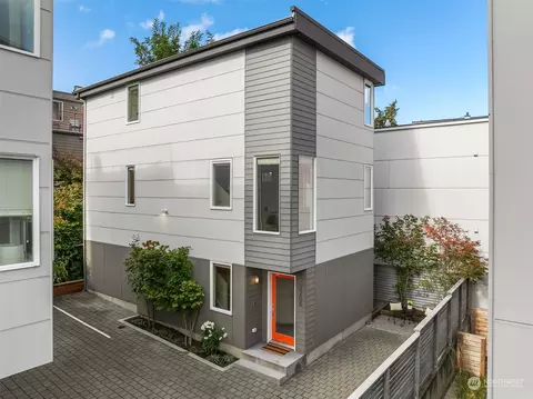 2206 W Emerson St, Seattle, WA 98199