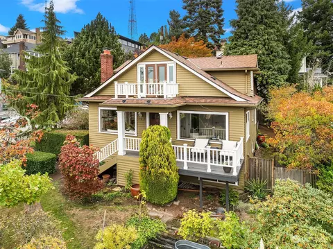 402 Prospect St, Seattle, WA 98109