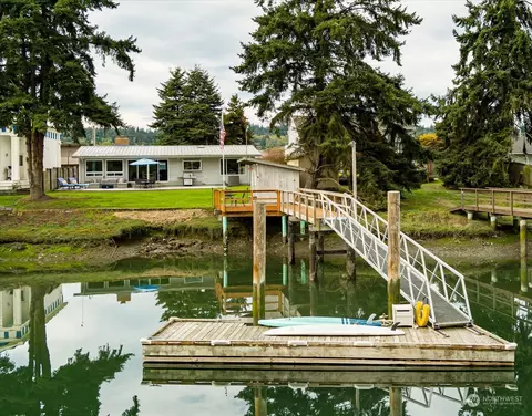 8163 Sandy Hook Dr, Clinton, WA 98236
