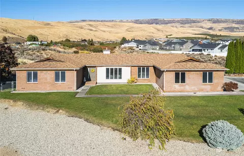 2381 8th St NE, East Wenatchee, WA 98802
