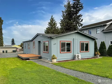 529 W 12th St, Port Angeles, WA 98362