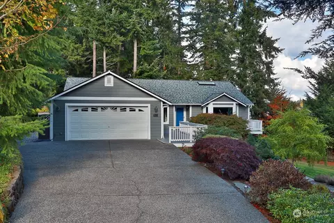 5613 Dawn Ter, Freeland, WA 98249