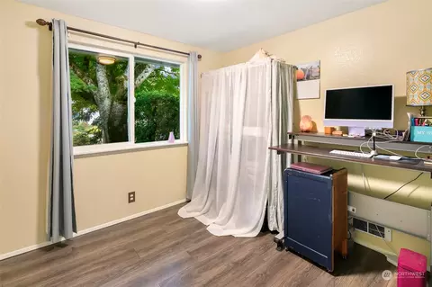 Bedroom - 16728 26th Ave SE, Bothell, WA 98012 photo 5 of 5
