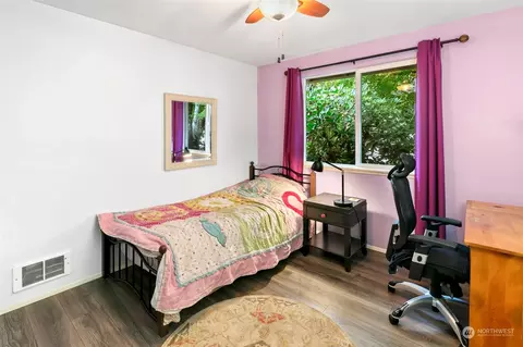 Bedroom - 16728 26th Ave SE, Bothell, WA 98012 photo 4 of 5