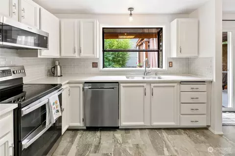Kitchen - 16728 26th Ave SE, Bothell, WA 98012 photo 1 of 5