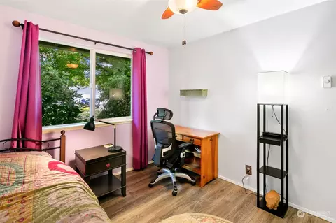 Bedroom - 16728 26th Ave SE, Bothell, WA 98012 photo 3 of 5