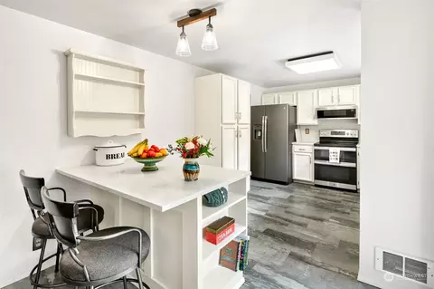 Kitchen - 16728 26th Ave SE, Bothell, WA 98012 photo 4 of 5