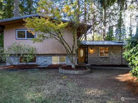 415 San Mar Dr NE, Olympia, WA 98506
