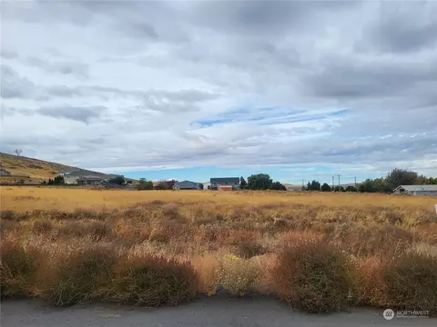 30636 Mammoth Dr, Kennewick, WA 99338