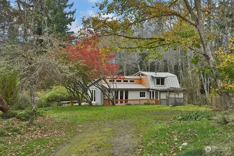 333 Whitewebs Ln, Greenbank, WA 98253