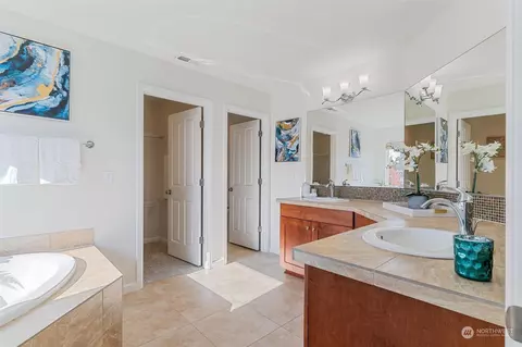 Bath - 4120 183rd Pl SE, Bothell, WA 98012 photo 2 of 5