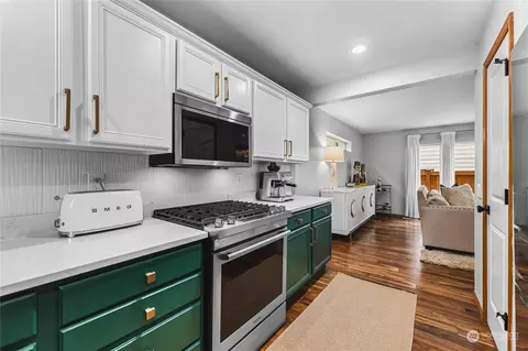 Kitchen - 9328 16th Dr W, Everett, WA 98204 photo 3 of 4