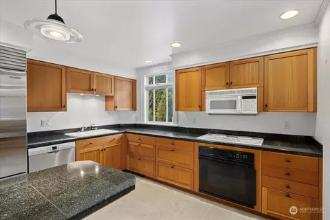 Kitchen - 2014 E Aloha St, Seattle, WA 98112 photo 1 of 4