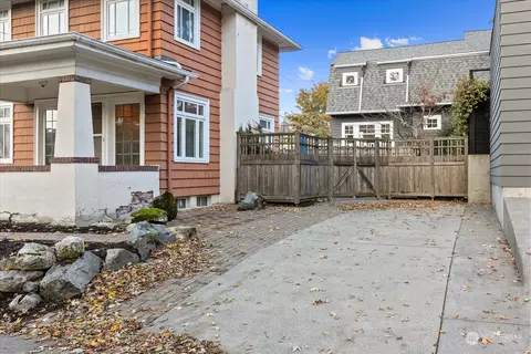 Exterior - 2014 E Aloha St, Seattle, WA 98112 photo 3 of 11