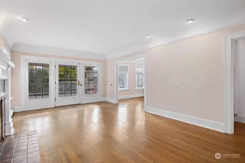 Living - 2014 E Aloha St, Seattle, WA 98112 photo 4 of 4