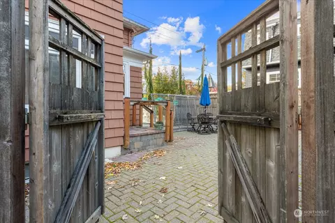 Exterior - 2014 E Aloha St, Seattle, WA 98112 photo 7 of 11