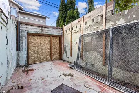 Exterior - 2014 E Aloha St, Seattle, WA 98112 photo 6 of 11