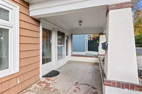 Exterior - 2014 E Aloha St, Seattle, WA 98112 photo 5 of 11
