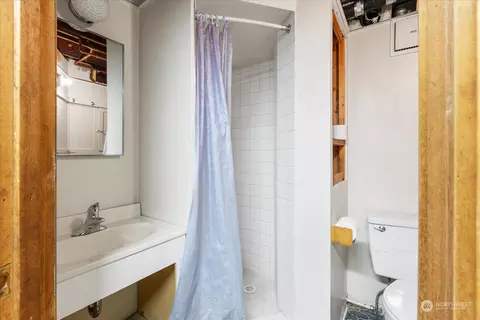 Bath - 2014 E Aloha St, Seattle, WA 98112 photo 3 of 3