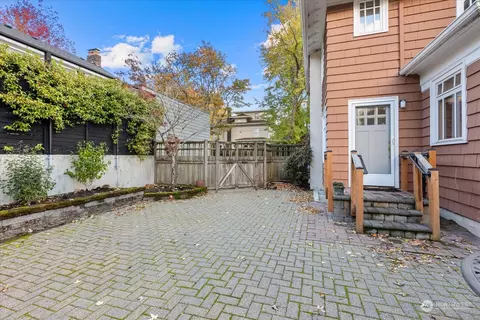 Exterior - 2014 E Aloha St, Seattle, WA 98112 photo 10 of 11