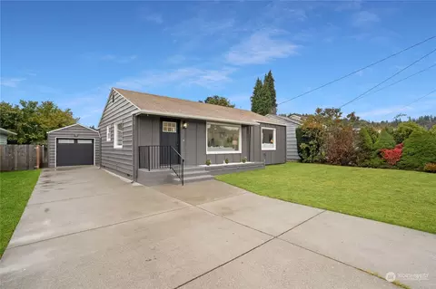 10911 57th St E, Puyallup, WA 98372