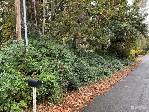 207 Nn 147th Ave SE, Kent, WA 98042