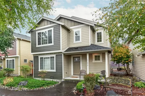 1709 157th St SW #B, Lynnwood, WA 98087