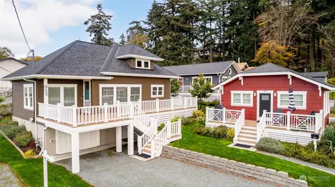 513 6th St, Anacortes, WA 98221