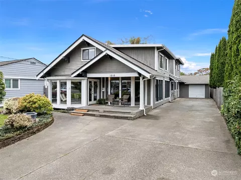 1215 W Pioneer, Puyallup, WA 98371