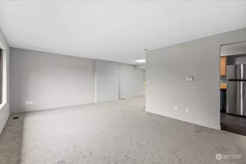 Living - 5138 Seahurst Ave, Everett, WA 98203 photo 8 of 11