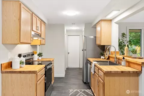 Kitchen - 5138 Seahurst Ave, Everett, WA 98203 photo 3 of 7