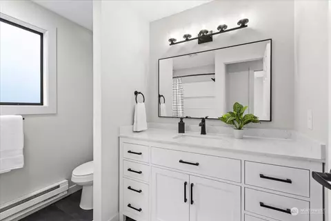 Bath - 5138 Seahurst Ave, Everett, WA 98203 photo 2 of 5