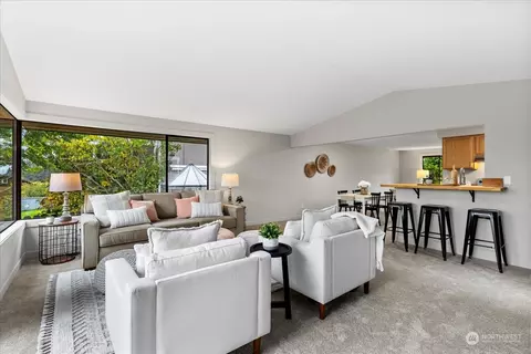 Living - 5138 Seahurst Ave, Everett, WA 98203 photo 6 of 11