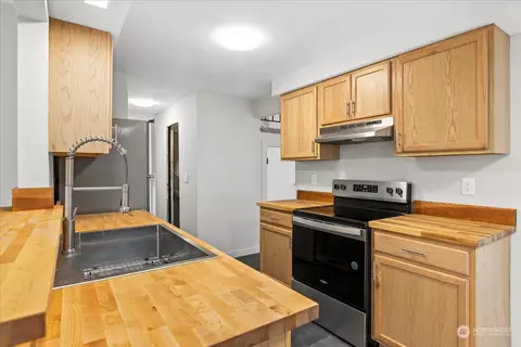 Kitchen - 5138 Seahurst Ave, Everett, WA 98203 photo 7 of 7