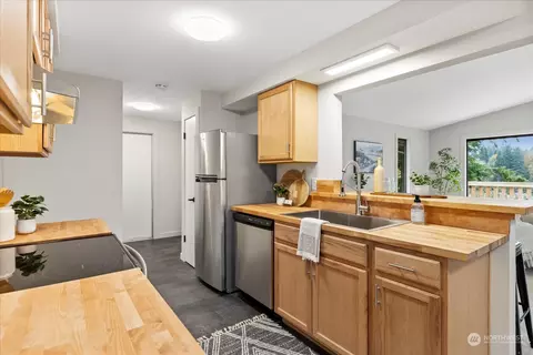 Kitchen - 5138 Seahurst Ave, Everett, WA 98203 photo 2 of 7