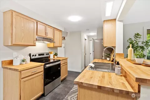 Kitchen - 5138 Seahurst Ave, Everett, WA 98203 photo 1 of 7