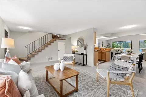 Living - 5138 Seahurst Ave, Everett, WA 98203 photo 1 of 11
