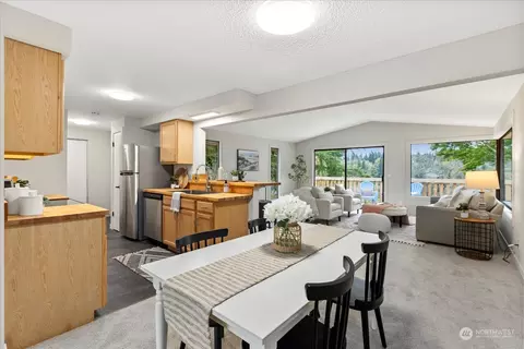Dining - 5138 Seahurst Ave, Everett, WA 98203 photo 1 of 2
